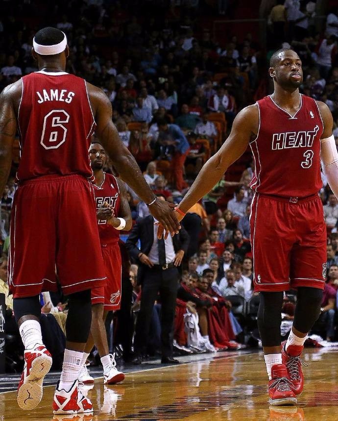 国际米兰和利物浦管理层举行欧足联午餐会（欧足联午宴：国际米兰与利物浦高层会晤）