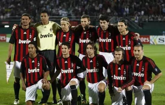 半场-勇士71-58独行侠 库里10分 弗拉格12分 浓眉受伤离场（半场战报：勇士71-58领先独行侠，库里10分、弗拉格12分，浓眉因伤退场）