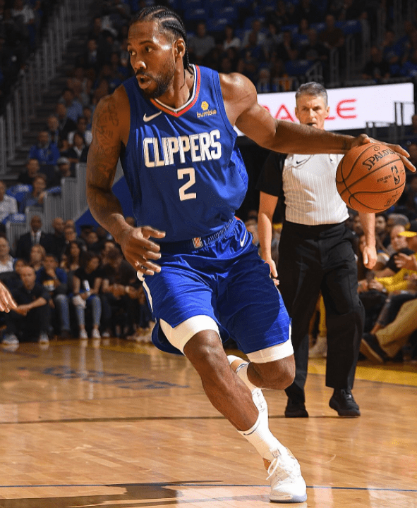 梅根观战圣诞大战 场边激动大叫为男友加油！克莱表现不佳仅7分（梅根现身圣诞大战场边热烈助威 克莱状态低迷仅得7分）