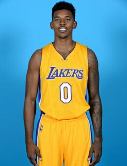 巴萨26／27赛季主场球衣谍照：配色灵感源自翻新后的诺坎普（巴萨26／27赛季主场球衣谍照流出：配色灵感取自焕新后的诺坎普）