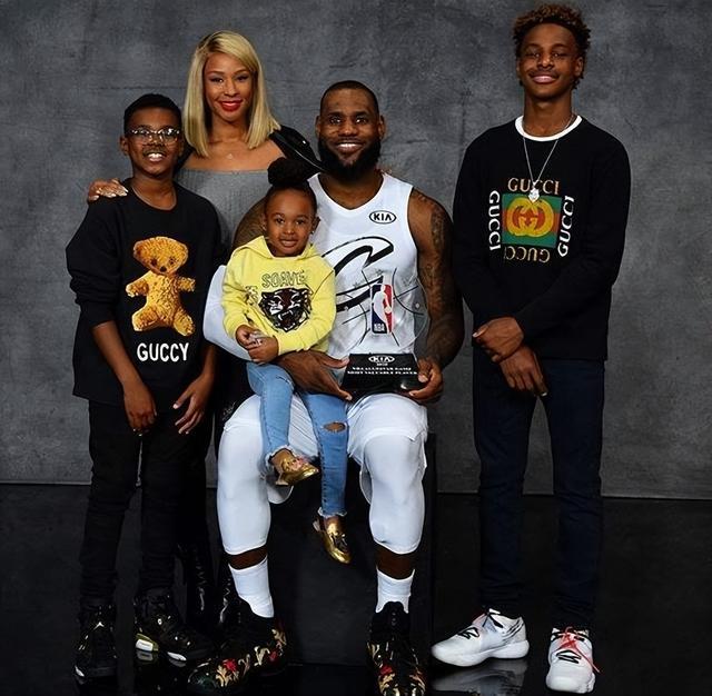 中超转会市场：广州队签下新前锋,（中超转会快讯：广州队完成新前锋签约）