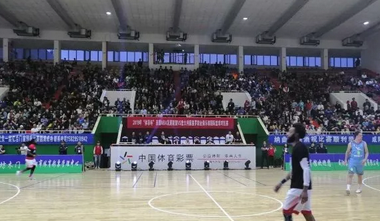 哈登训练后主动加练带动队友（哈登训练结束主动加练，带动队友跟练）